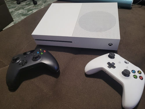 Microsoft Xbox One S 1tb - Usado - Escorrega o Preço